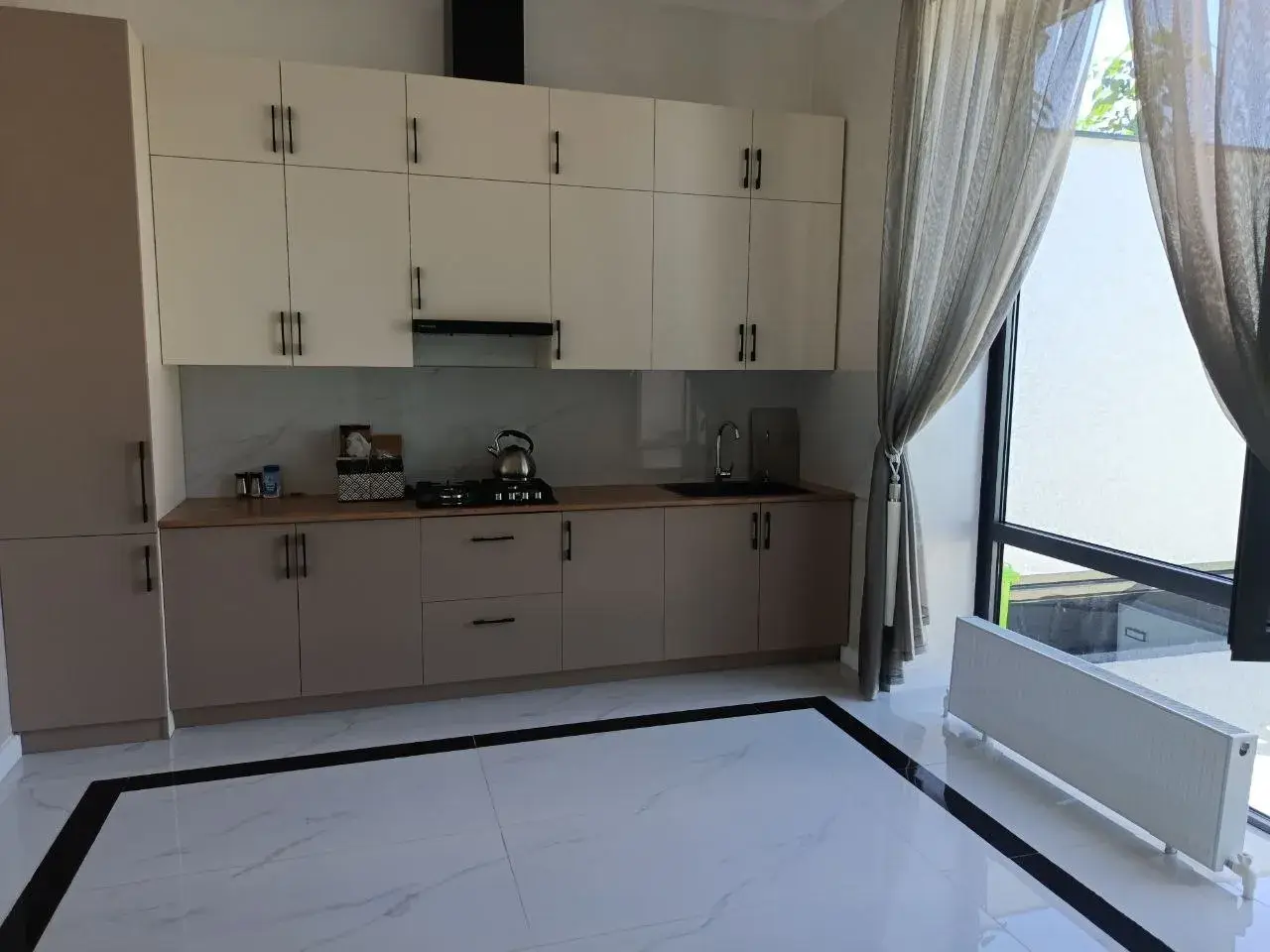 Amir House