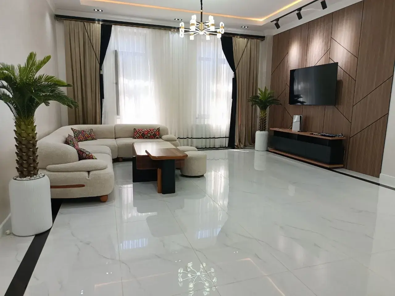 Amir House