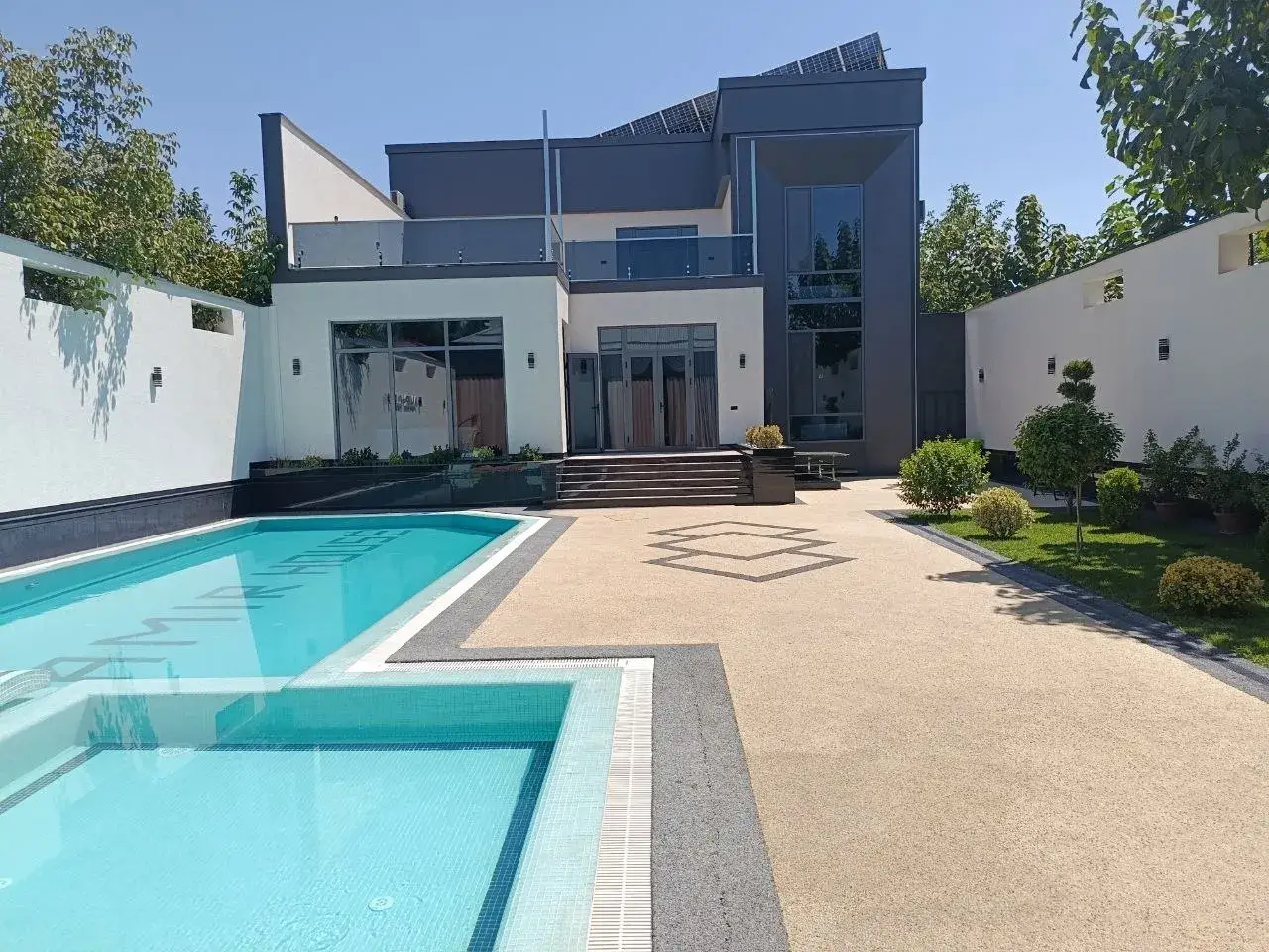 Amir House