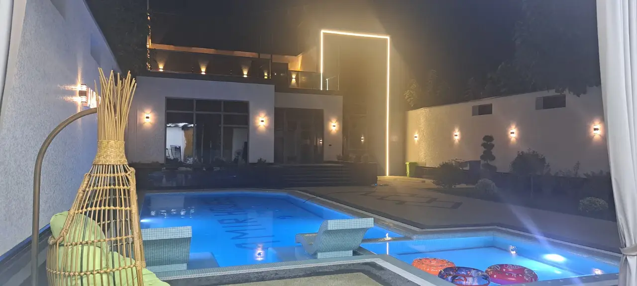 Amir House