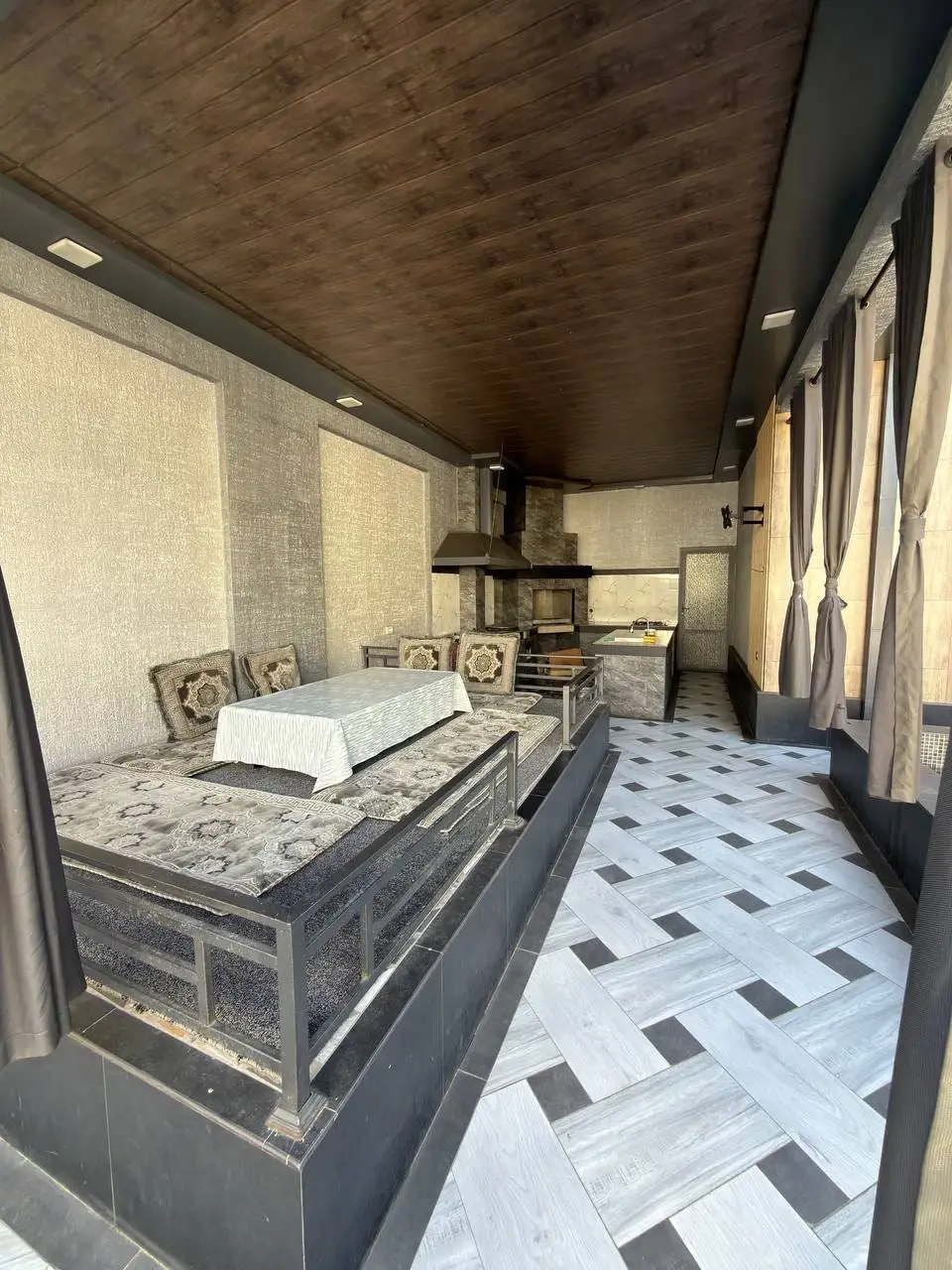 Aristokrat House
