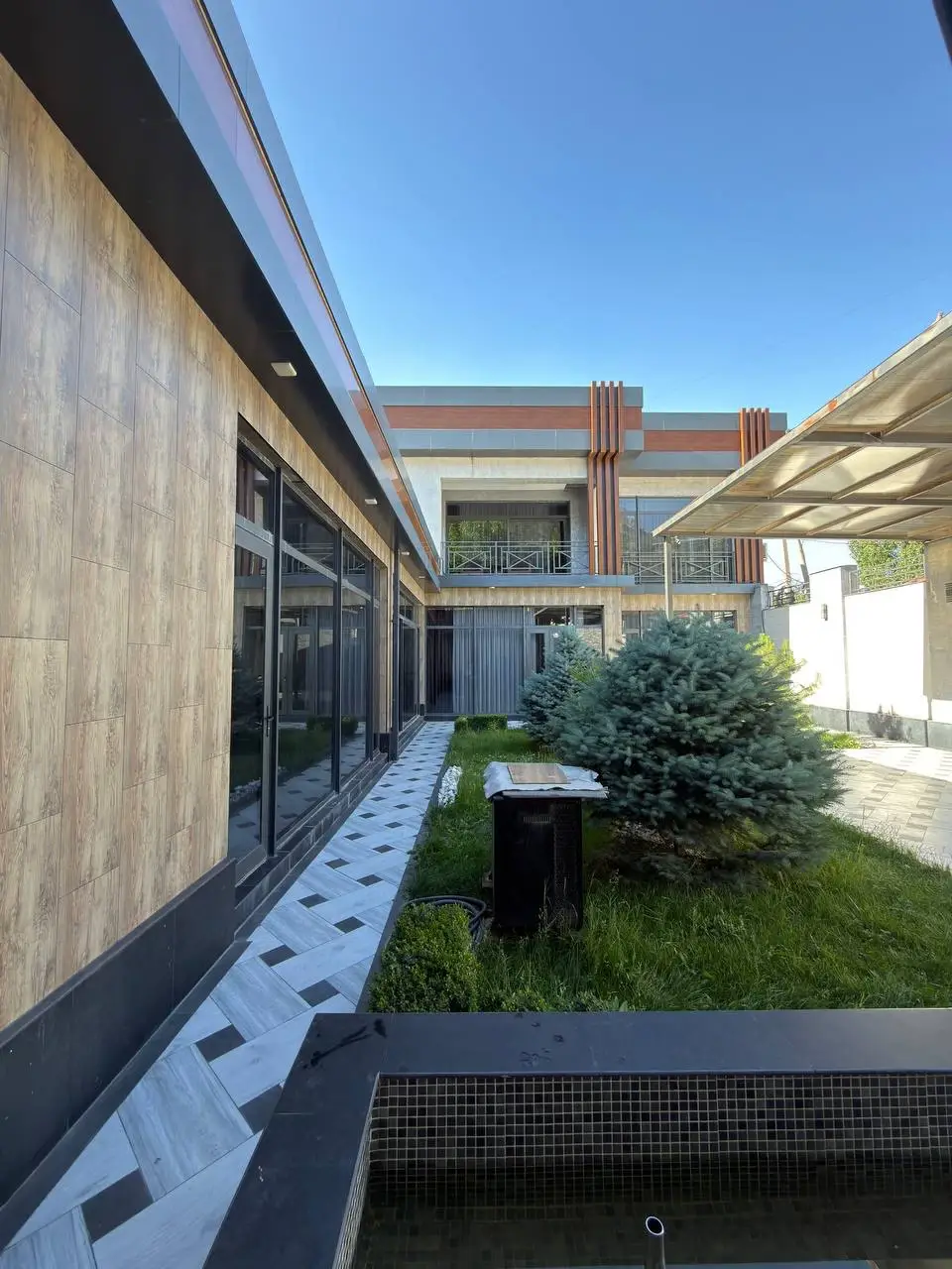 Aristokrat House