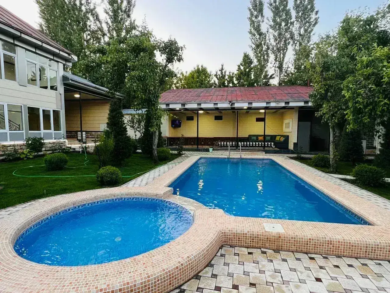 Dani Daniels bilan porno tomosha qiling