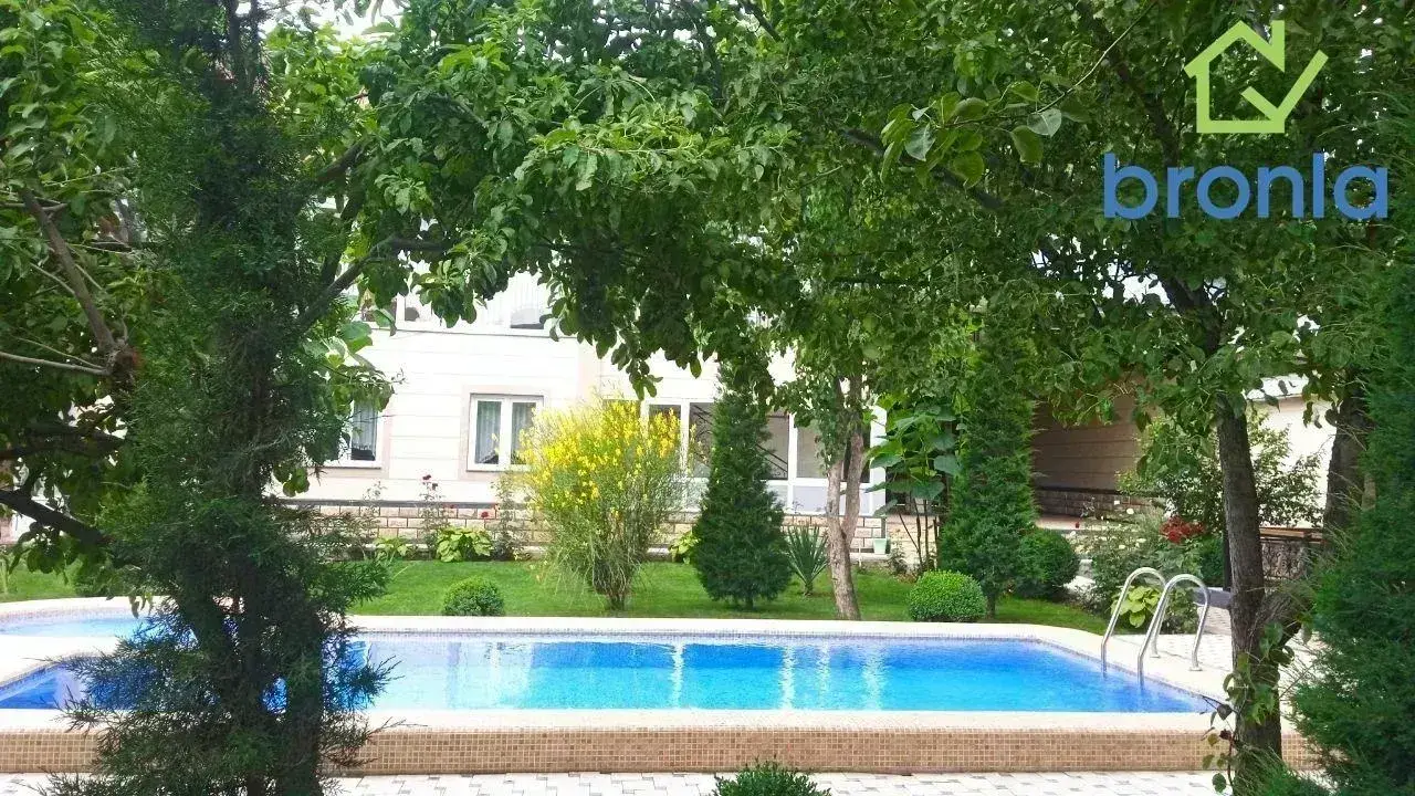 Eri hikoya uxlab yotgan paytda becerdin