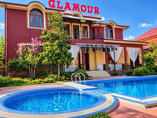 Glamour Dacha