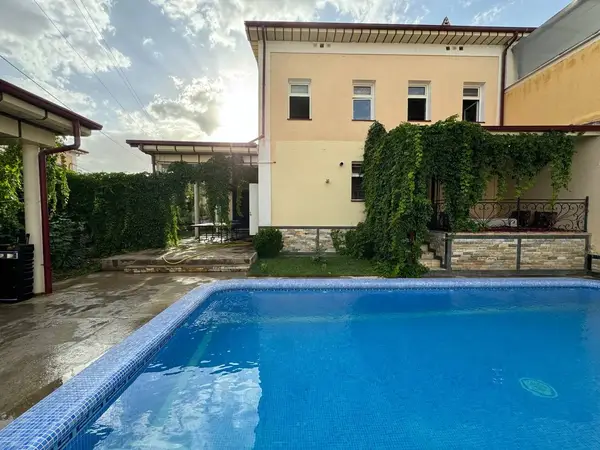 Oqtosh Villa
