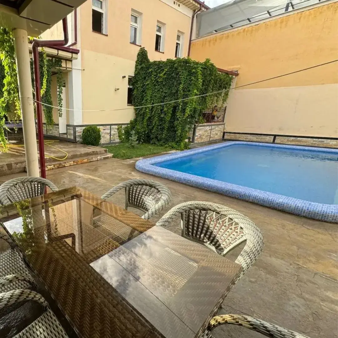 Oqtosh Villa