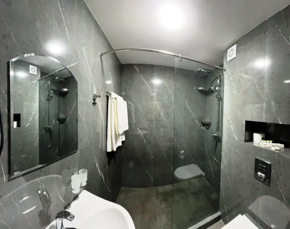 Bitta ikki kishilik karavotli standart xona